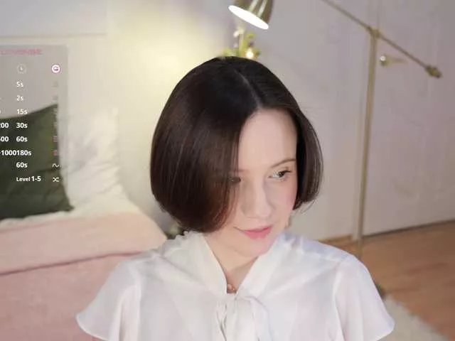 -FemaleEssence- on BongaCams