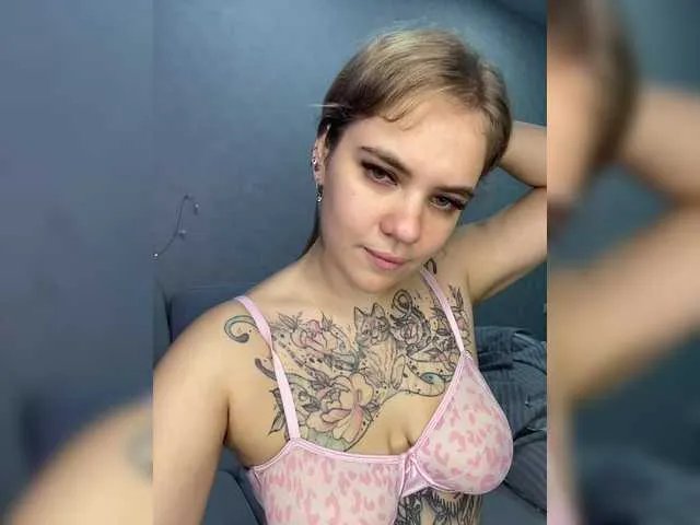 -Tiki-Riki- on BongaCams