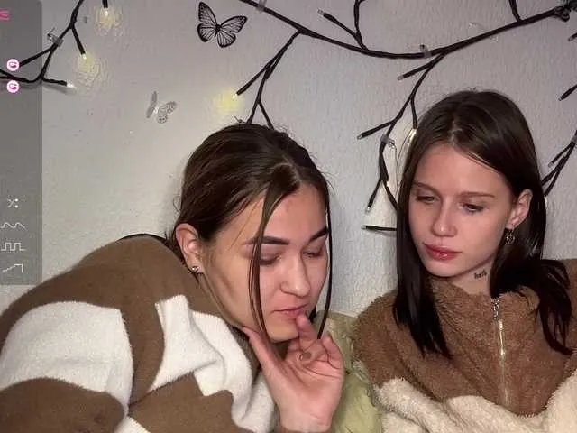 2Love-Love2 on BongaCams