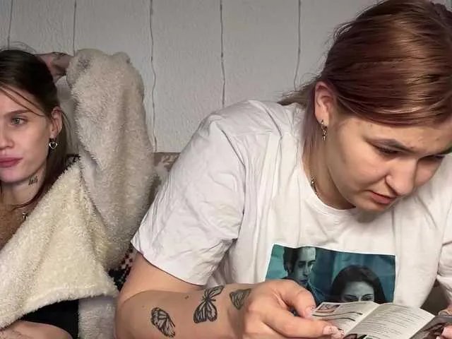 2Love-Love2 on BongaCams