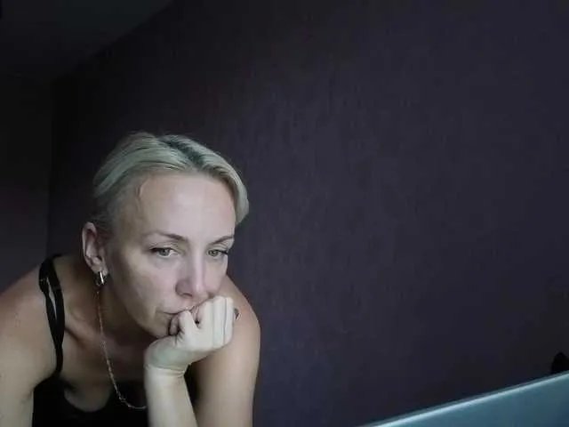 Alenaa on BongaCams