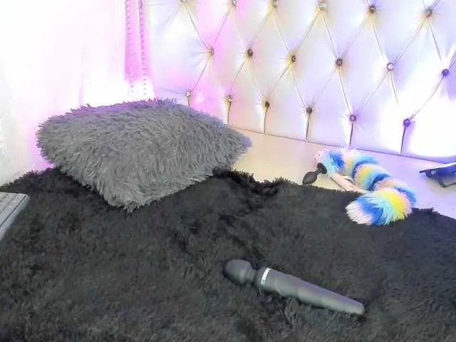 AlexaFoxy18 on BongaCams