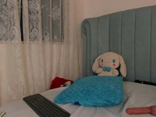 AlexaFoxy18 on BongaCams