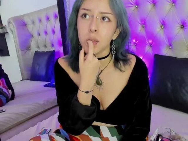 AlexaFoxy18 on BongaCams