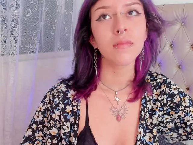 AlexaFoxy18 on BongaCams