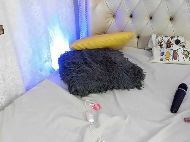 AlexaFoxy18 on BongaCams