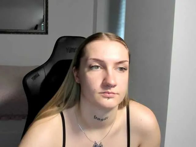AlexaKisses on BongaCams