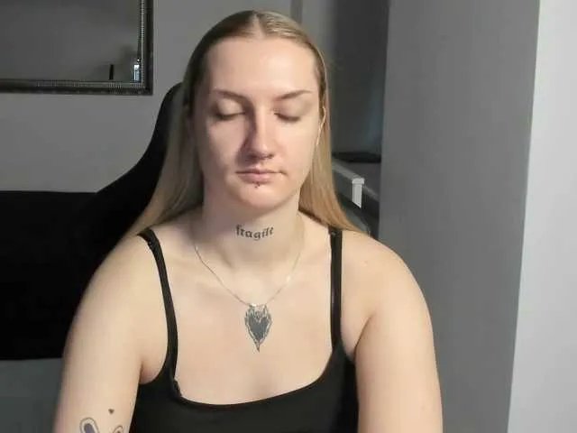 AlexaKisses on BongaCams