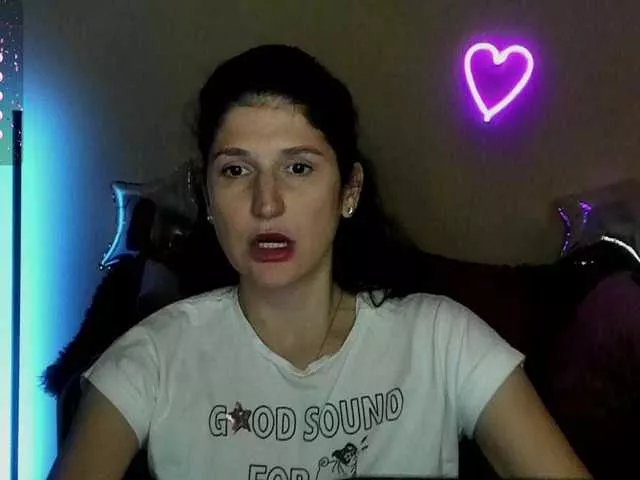 AliannaSoloKisses on BongaCams