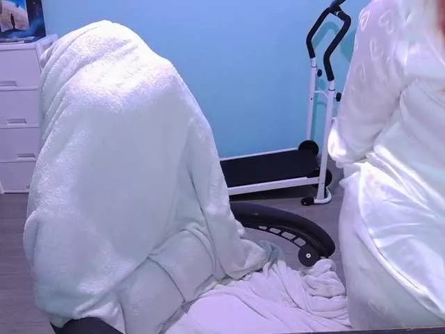 AlinaAdams on BongaCams