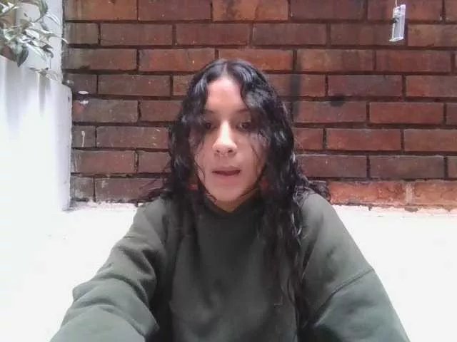 AlinaWoolf on BongaCams