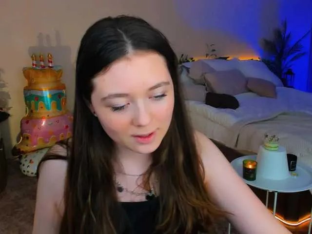 AlluringLookk on BongaCams