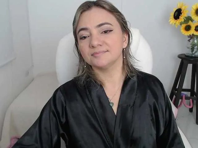 ana-milf on BongaCams