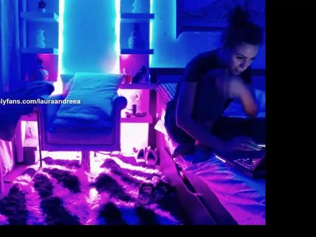 Antoniagold on BongaCams