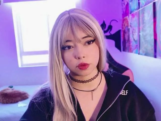 arieyaraa — Hello, welcome to my room, come play! 