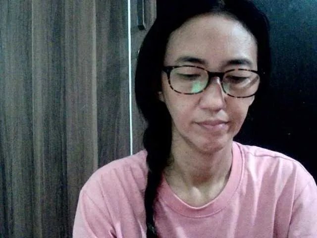 bee077 on BongaCams