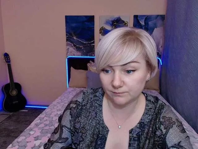 Blond-Pearl on BongaCams