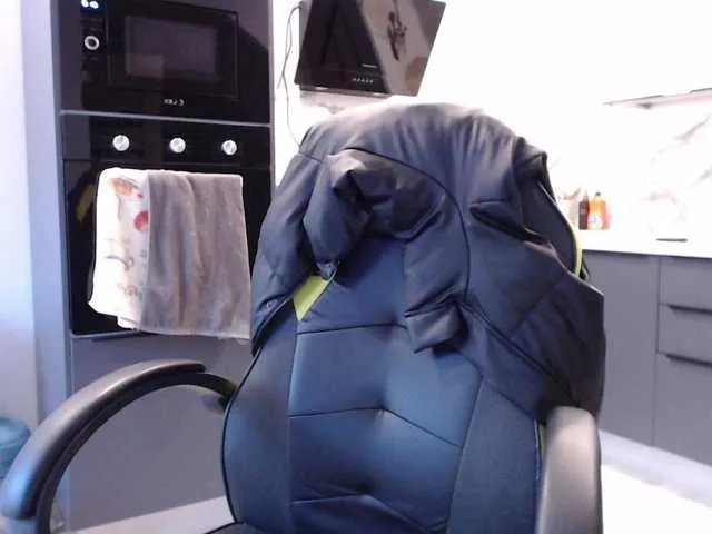 blondalina on BongaCams