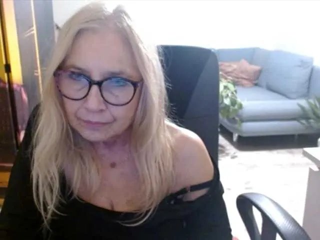BlondeSofia on BongaCams