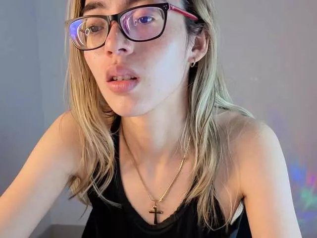 Charlotte-glasses on BongaCams