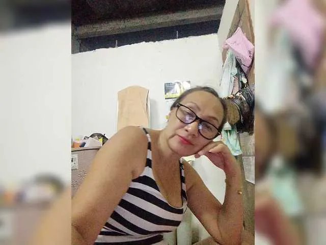 cherrywhite03 on BongaCams