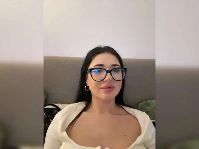 Chiaralovee on BongaCams