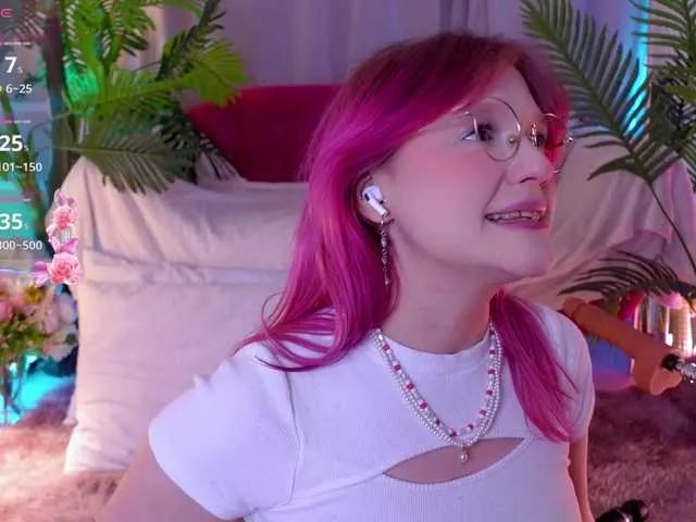 CrazyWine on BongaCams