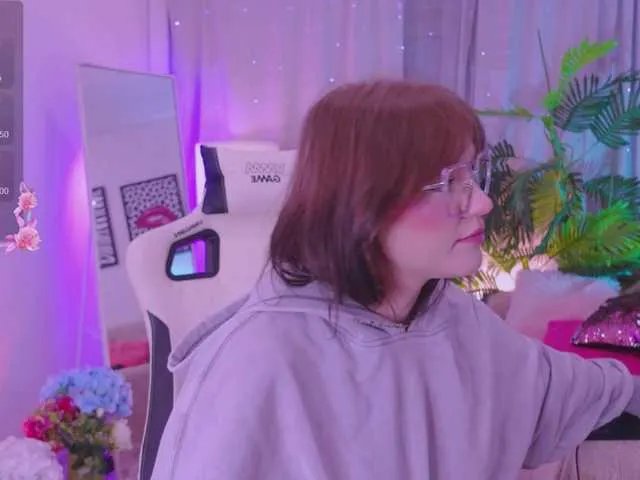 CrazyWine on BongaCams