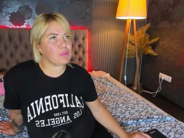 CurlyDream on BongaCams