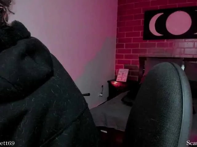 CurlyScarlett13 on BongaCams