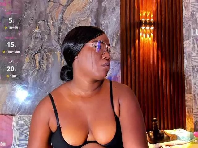 curvynaomhy on BongaCams