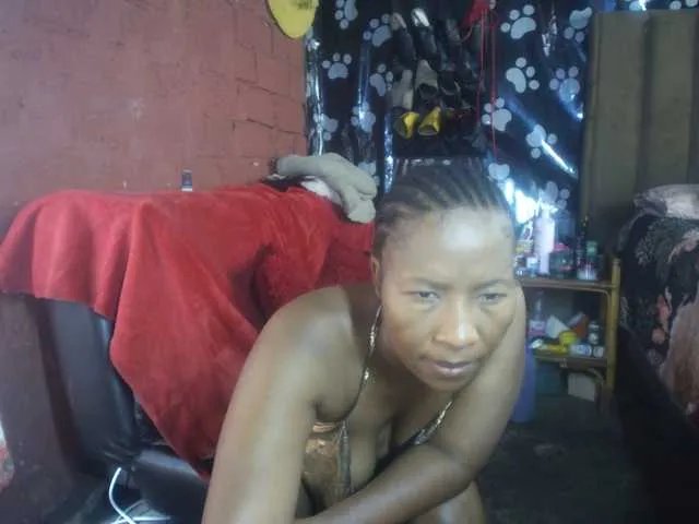 CurvyPear on BongaCams