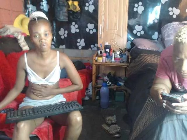 CurvyPear on BongaCams