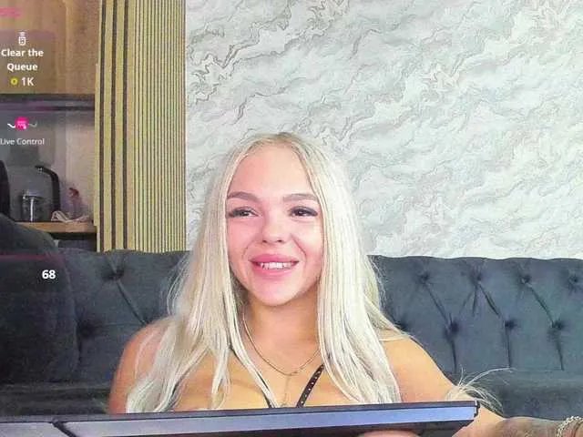 DaisyAbby03 on BongaCams