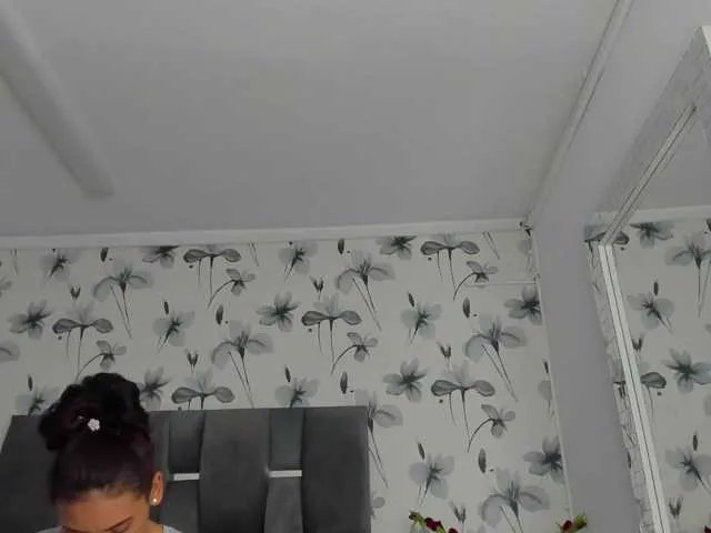 Ehotloveaxxx on BongaCams