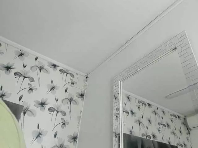 Ehotloveaxxx on BongaCams