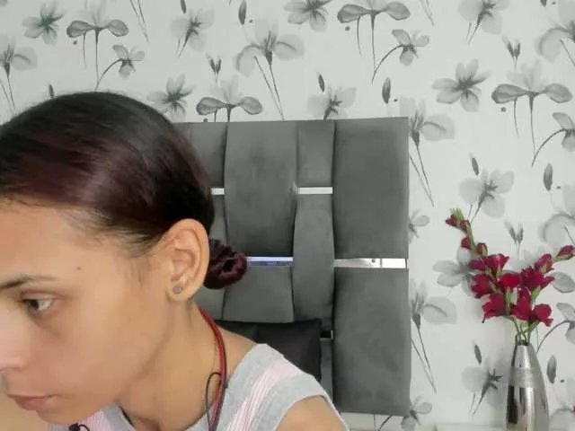 Ehotloveaxxx on BongaCams