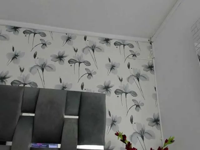 Ehotloveaxxx on BongaCams