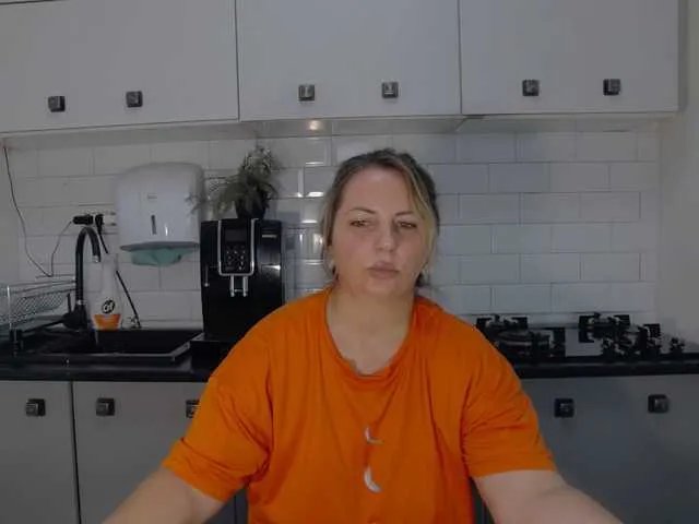 EllaSwan on BongaCams