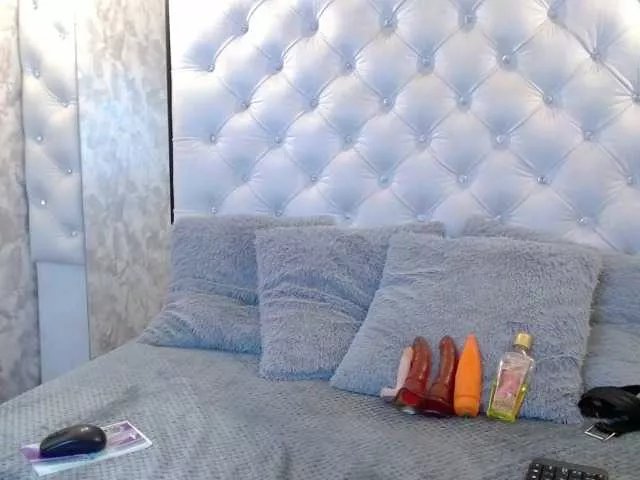 emilyqueen3xx on BongaCams