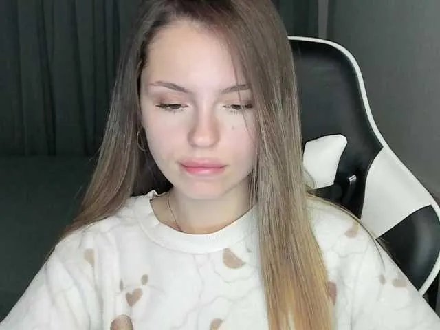 EmilySkout —  Tokens only in the general chat  I DON'T STRIPE THROUGH NAKED @total - countdown: @sofar collected, @remain remained, A New Year's gift 