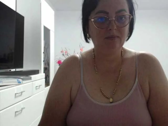 Emyllywhite on BongaCams