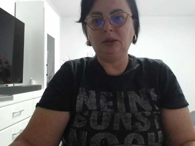 Emyllywhite on BongaCams