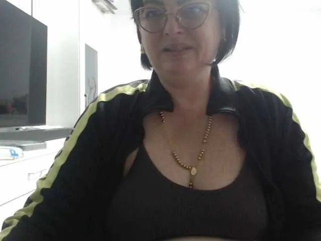 Emyllywhite on BongaCams