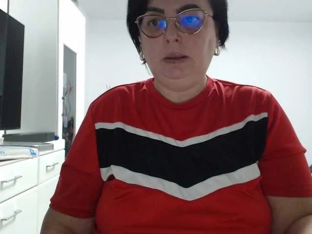Emyllywhite on BongaCams