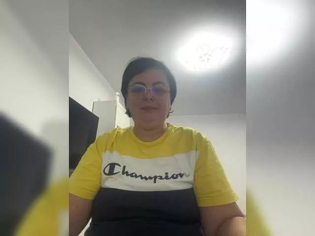 Emyllywhite on BongaCams