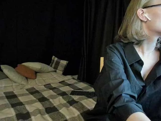 eva-adamova on BongaCams