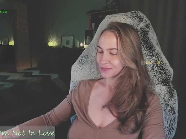 eva-adamova on BongaCams