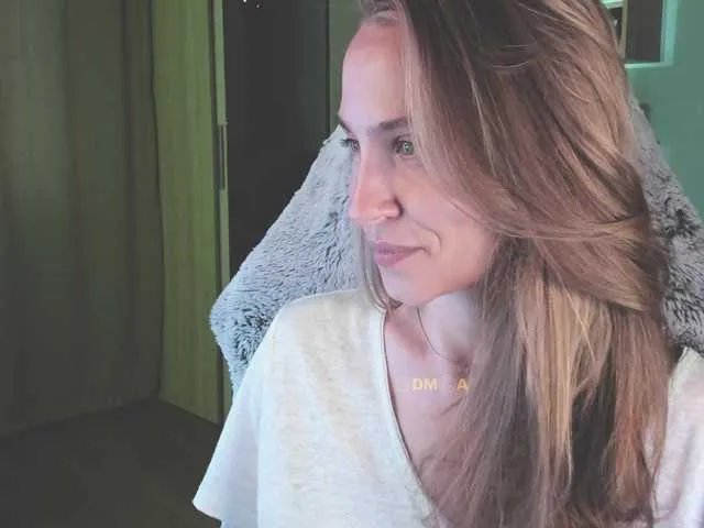 eva-adamova on BongaCams