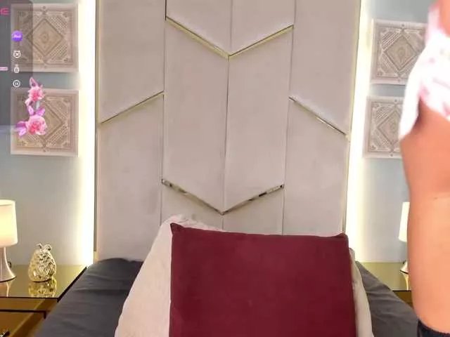 Evaa-Martinez on BongaCams